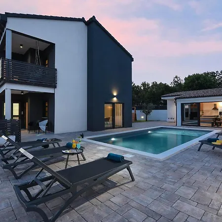 Holiday home Adelinda Maslenica