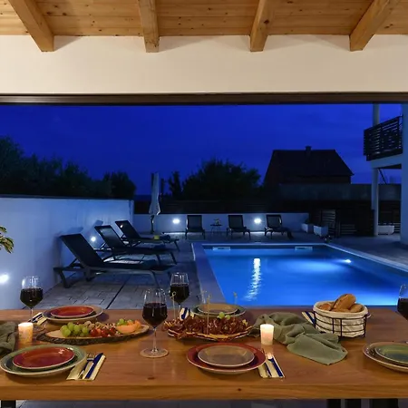 Holiday home Adelinda