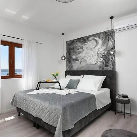 Holiday home Adelinda